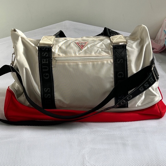 GUESS Bag Tote Gym Weekend Logo White Red Black Lightweight Duffle Travel - Picture 9 of 9